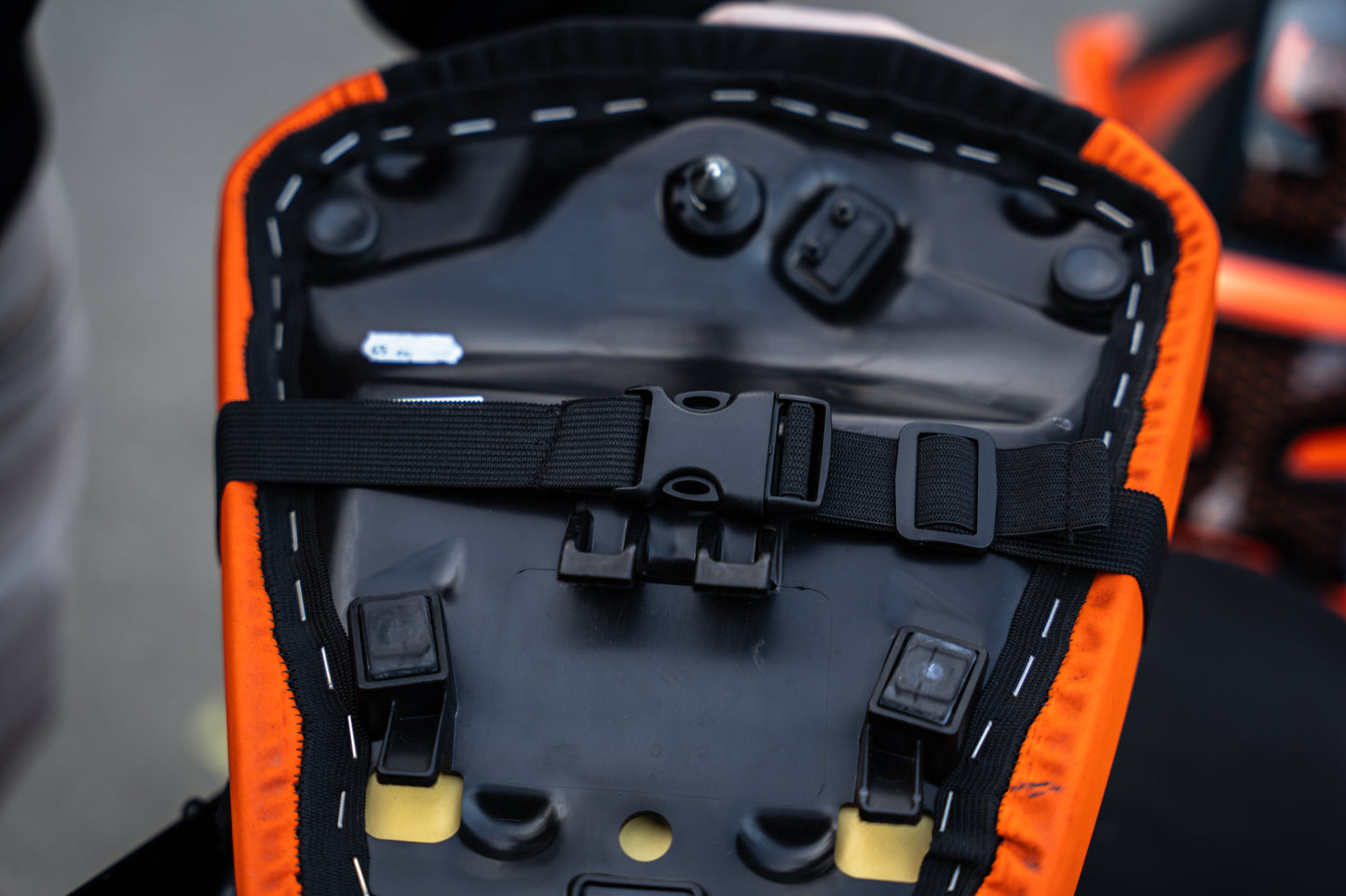 Lock&Go Pro-Bag: De ultieme helmtas met beveiliging, gemak en bescherming